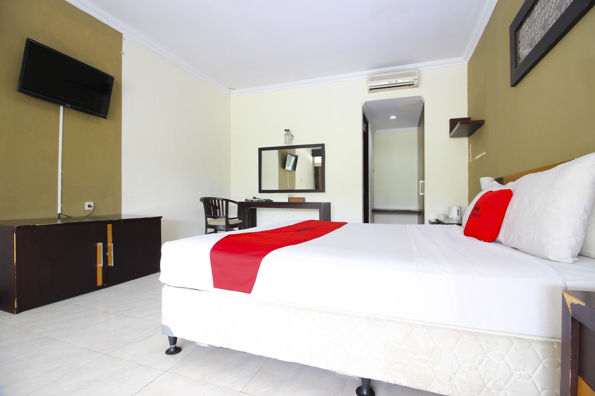 Reddoorz @ Solo Street Hotel Maguwo Exterior photo