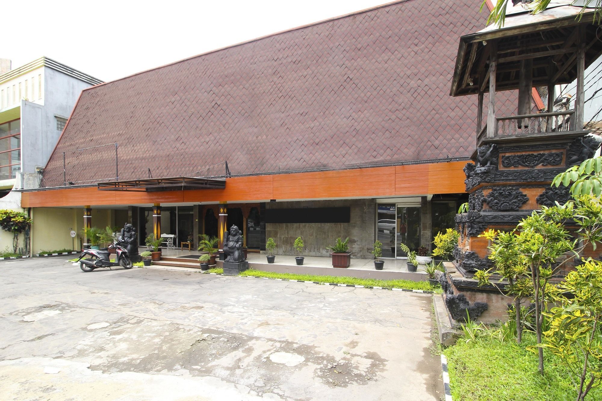 Reddoorz @ Solo Street Hotel Maguwo Exterior photo